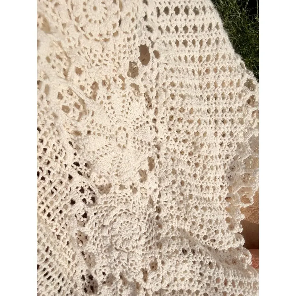 Vintage Handmade Crochet Lace Coverlet Throw Ecru Floral Roses Raised Crochet